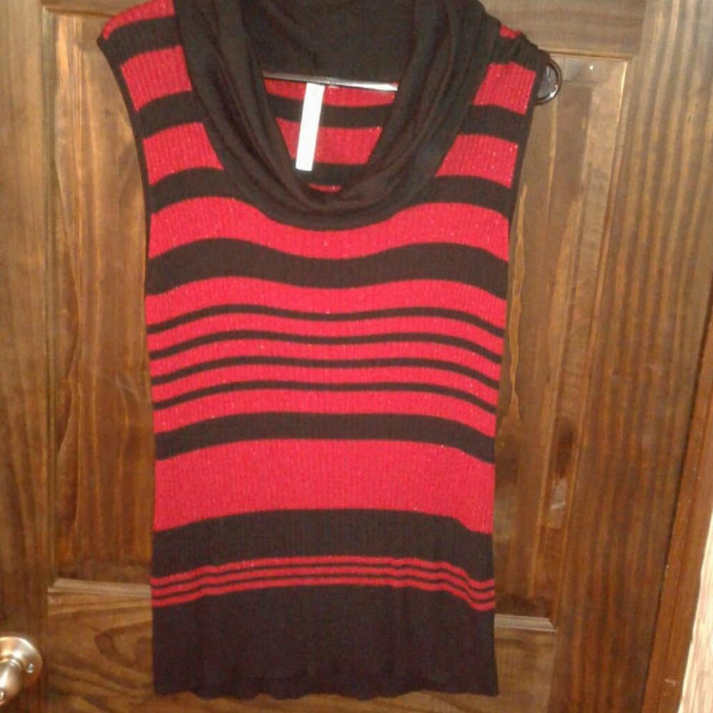 Cowel neck sleeveless shirt